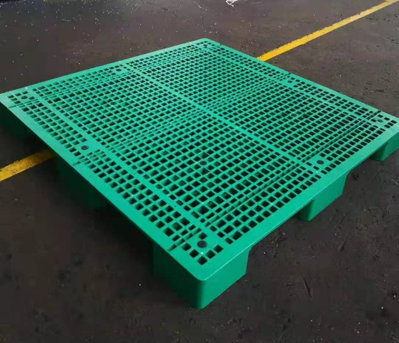 Large Square Green Open Deck Nestable Plastic Pallets