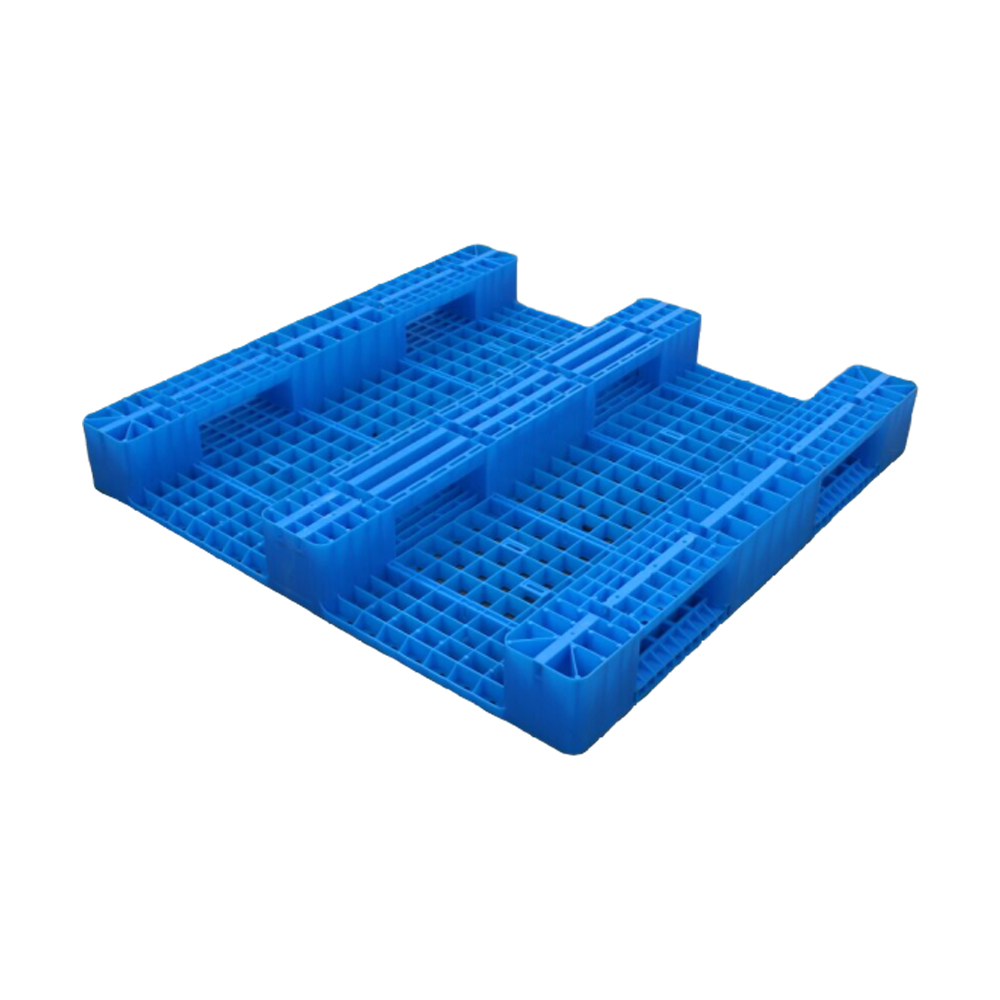 Smooth Design Four Way Entry Plastic Pallets