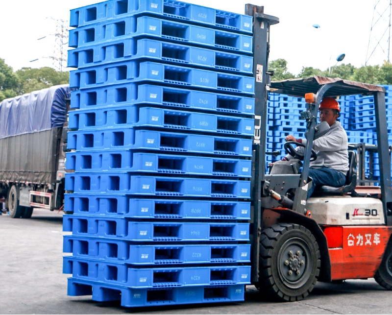 Appearance identification of plastic pallets
