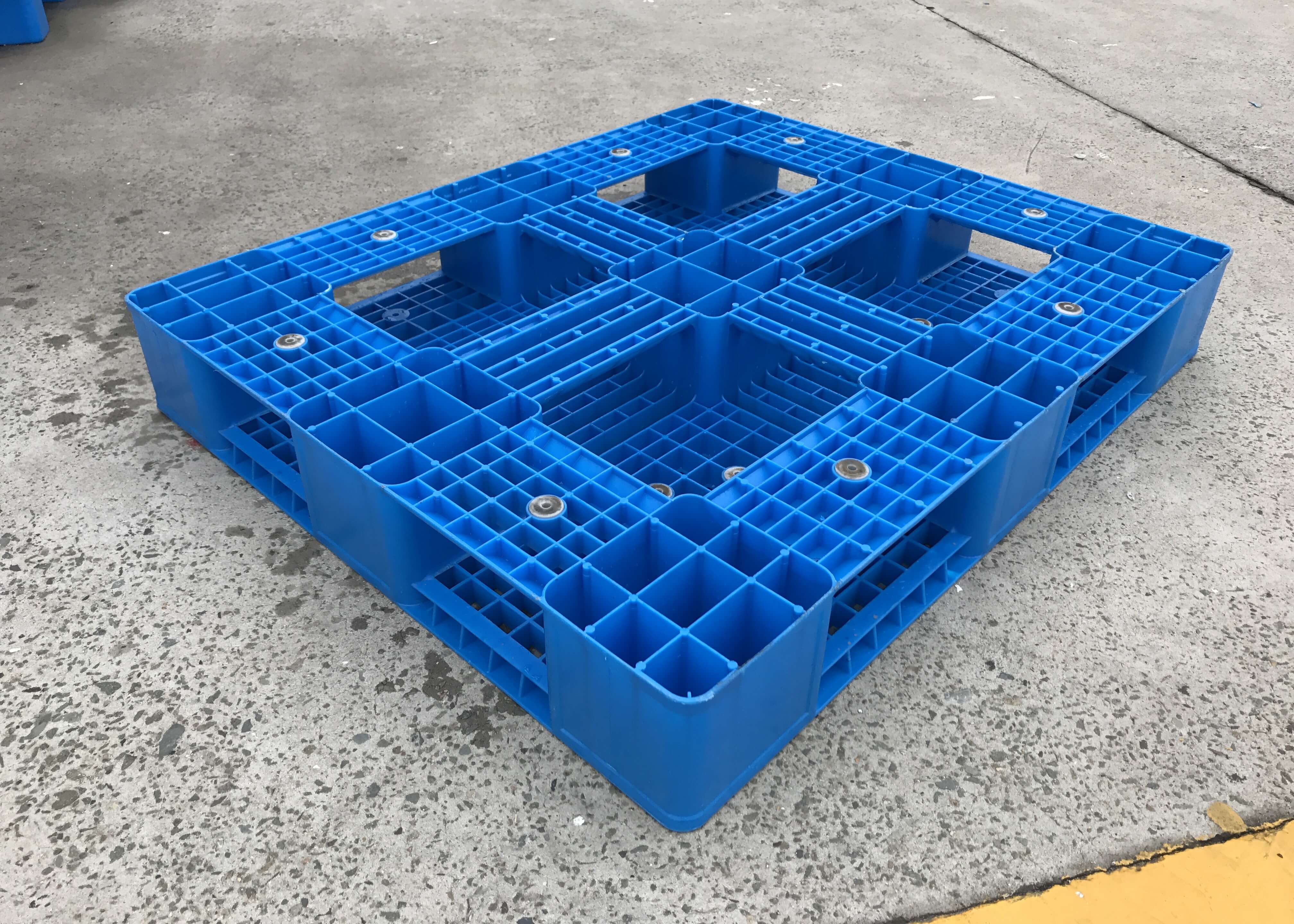 Custom Recyclable HDPE Industrial mesh Plastic Stackable Pallets