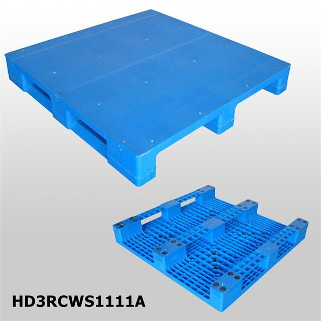 Stacked Forklift Solid Top Plastic Pallets