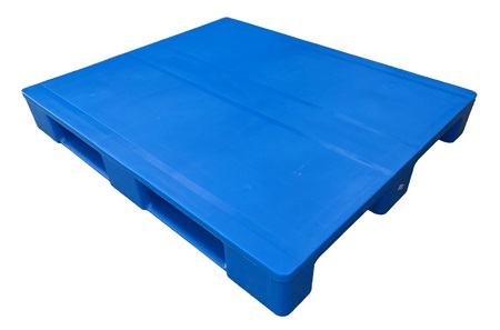 blue closed deck plastic pallet