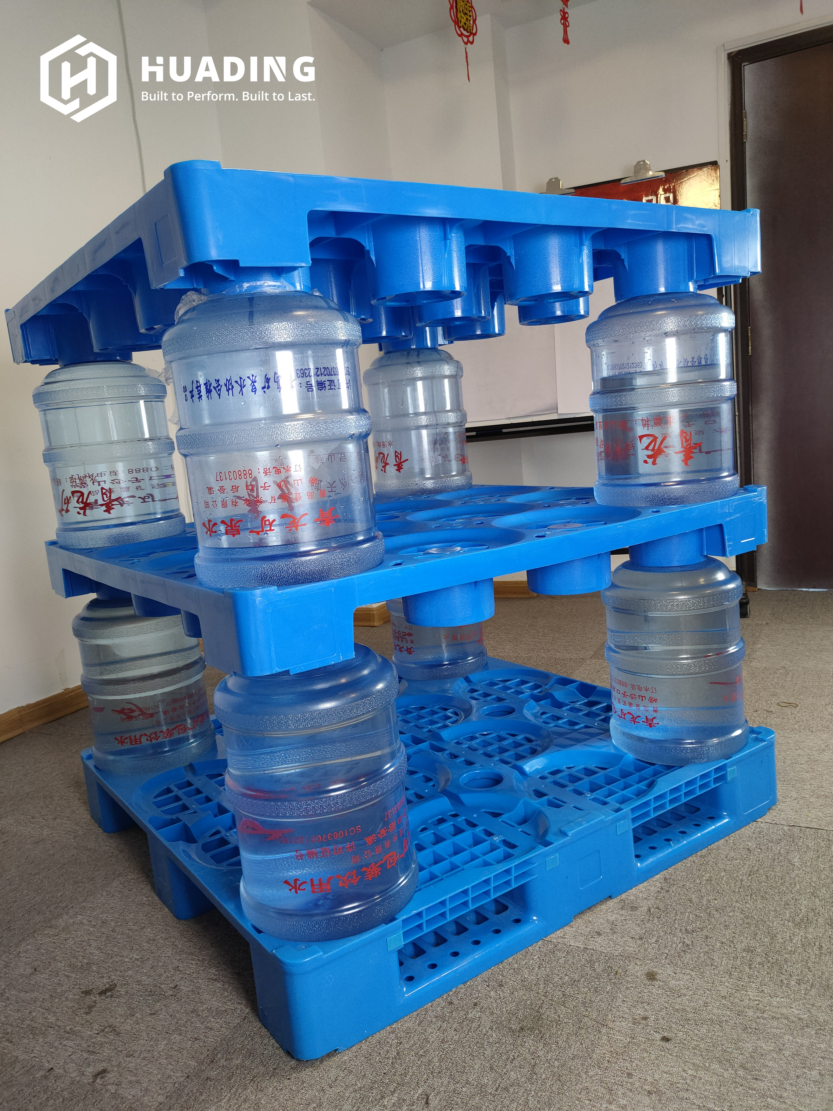 Load distribution comparison for different cargo types on plastic pallet decks