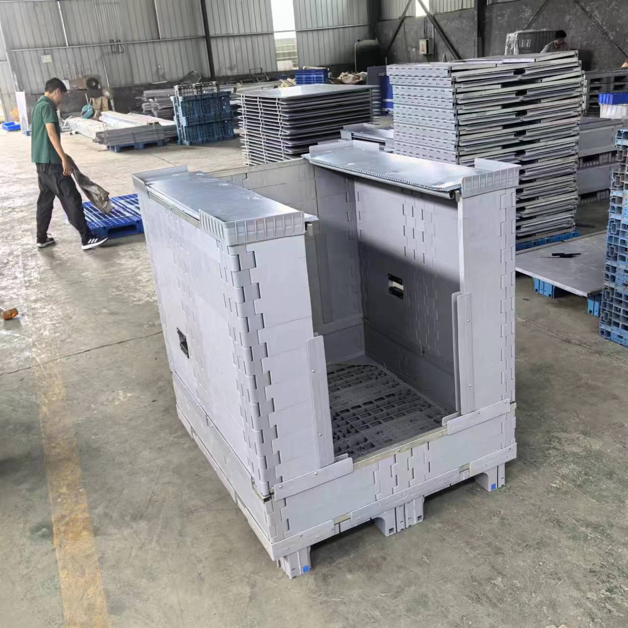 Modular plastic pallet box for 8 pcs of LATS Glass