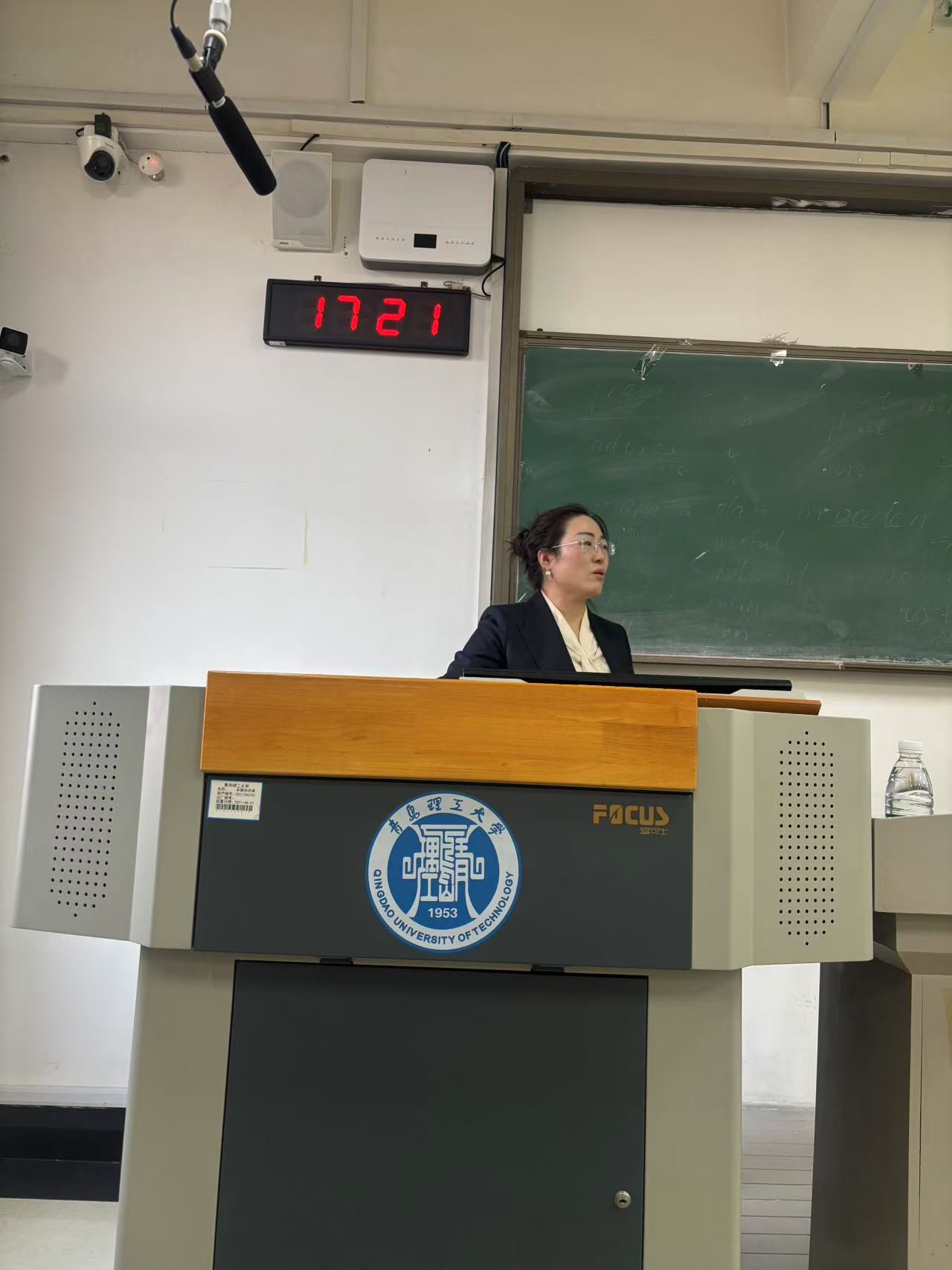 Qingdao Huading Industry Co., Ltd. Joins Hands with Qingdao University of Technology to Support Graduate Career Mental Health