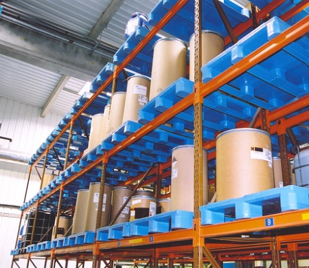 plastic pallets used on the shelves