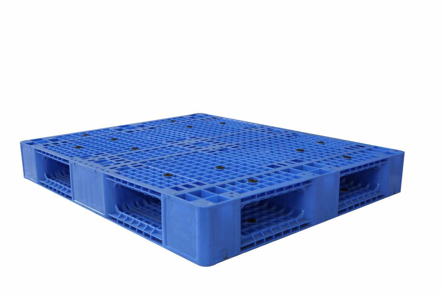 1200 x 1000 Warehouse Fire Retardant Stackable Reversible Plastic Pallets