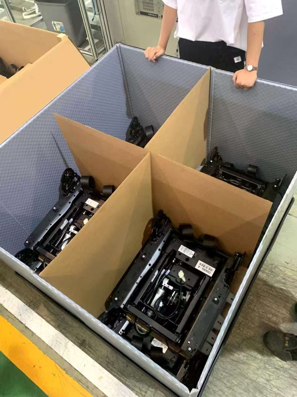 Custom AutoParts Packs Custom Dunnage and Pallet