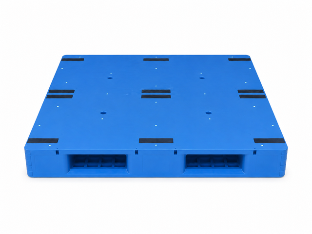 HD3RCWS1211S Three-Runner Solid Top Plastic Pallet