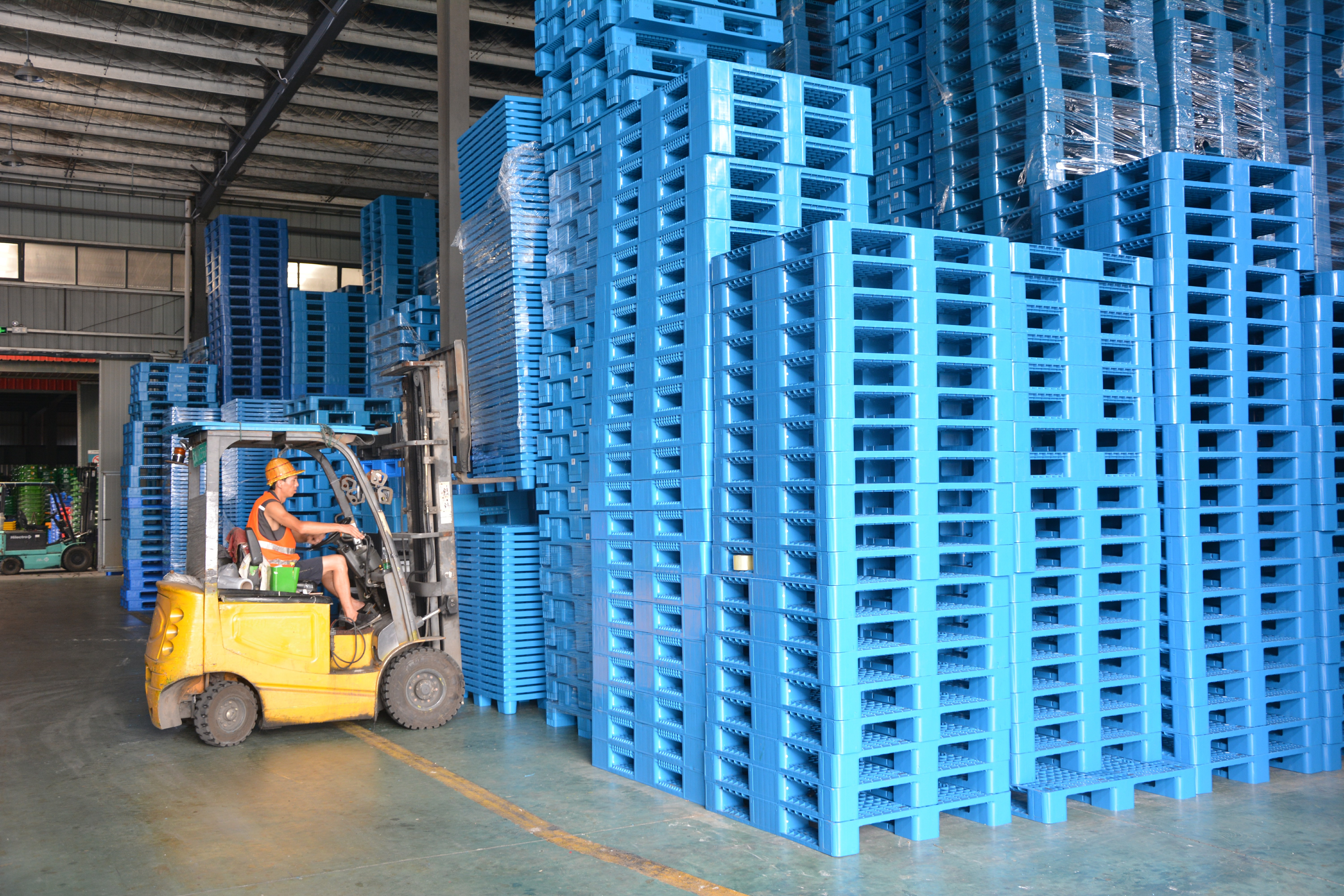 Standardized plastic pallets for universal forklift and warehouse equipment compatibility