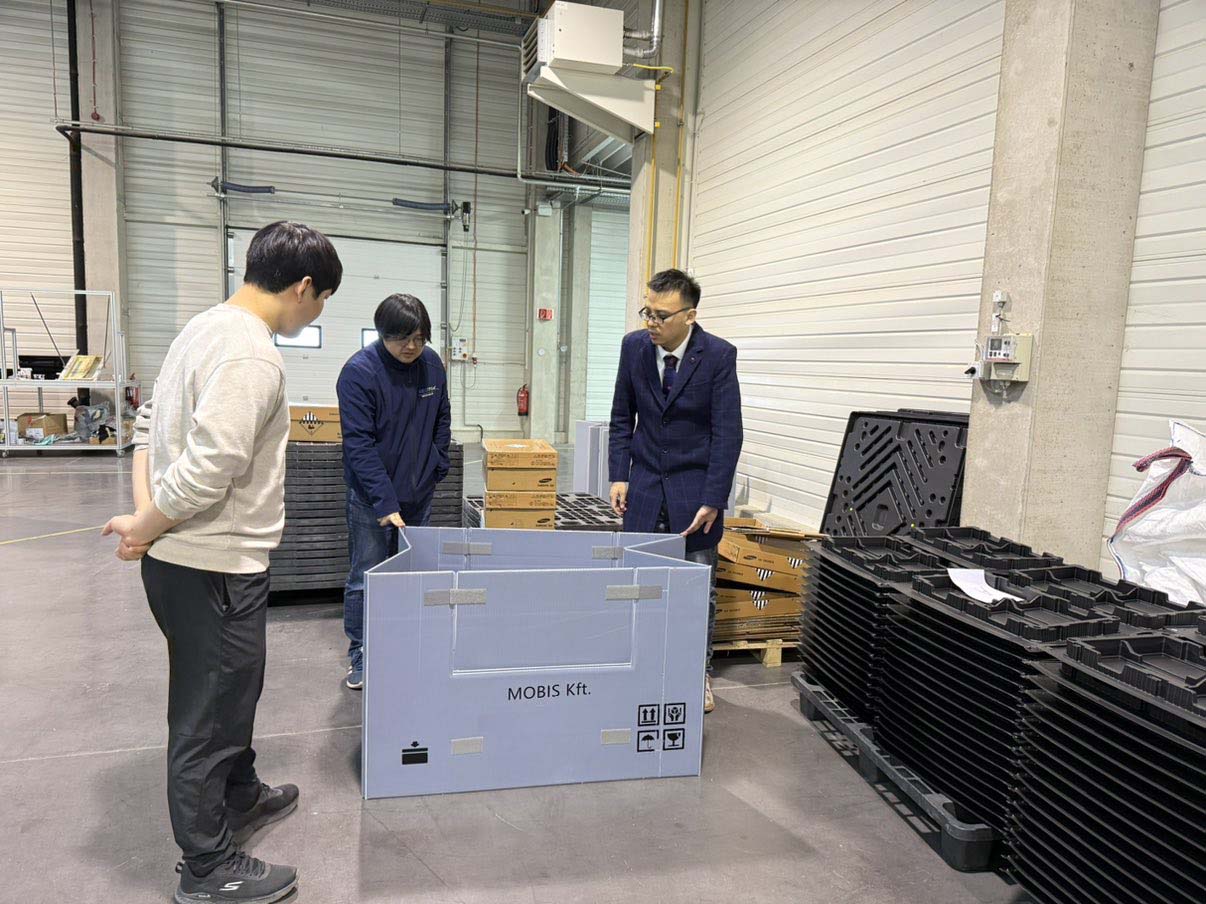 Pallet boxes with lib