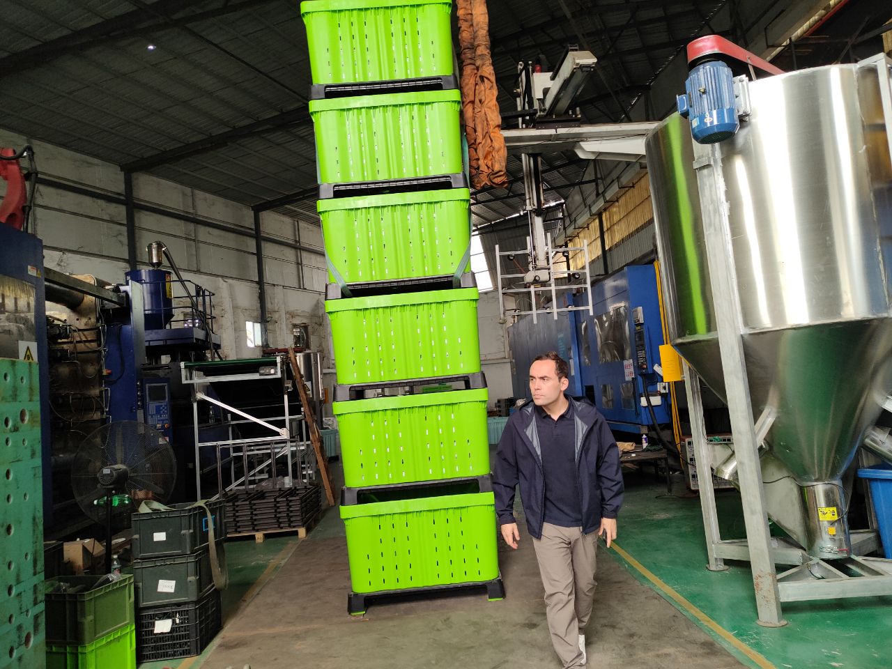 Stacking Plastic crates