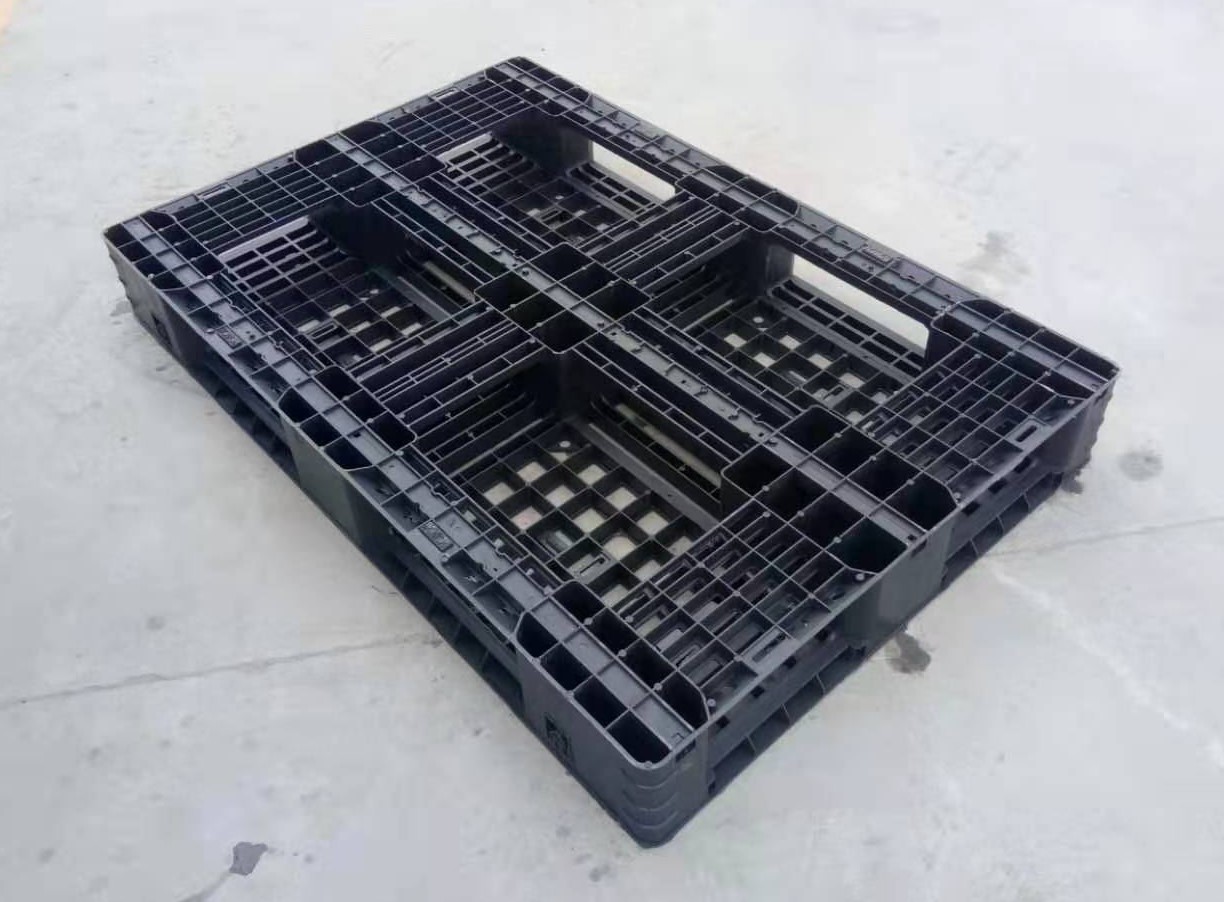 black plastic pallets