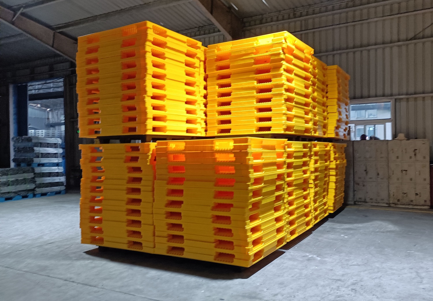 yellow large stackable plastic pallets