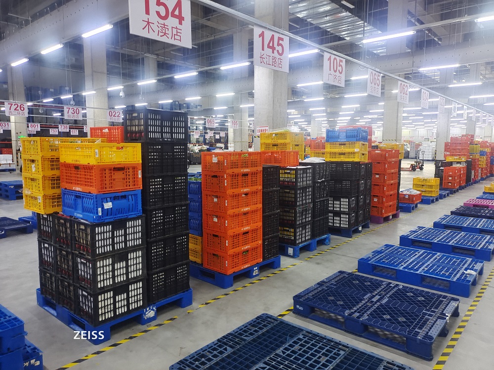 stackable plastic crates