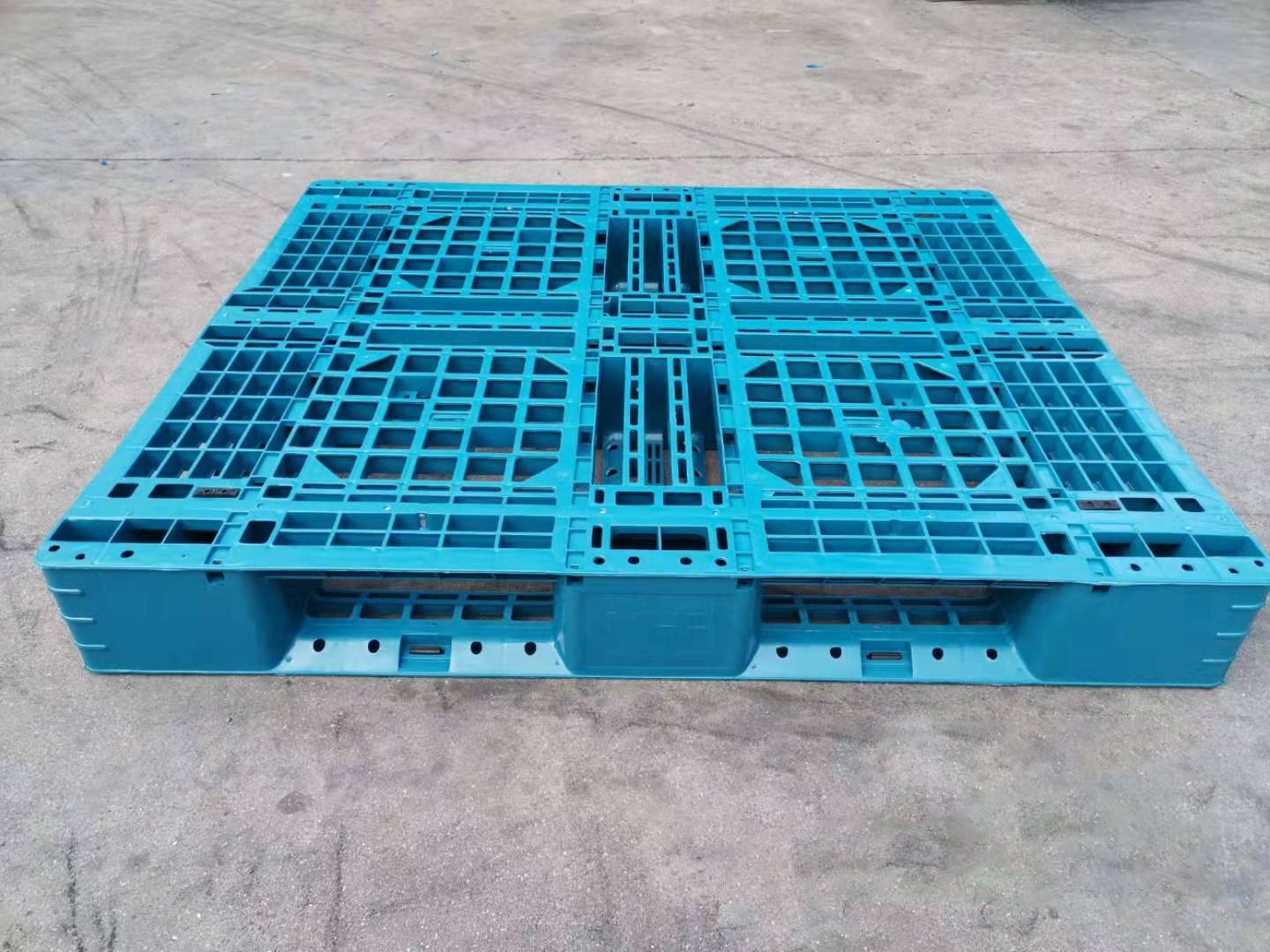 1200 x 1000 Standard Stackable Recycled Plastic Forklift Pallets
